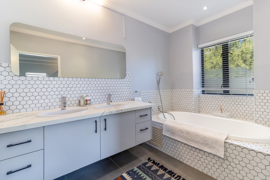 To Let 3 Bedroom Property for Rent in Pearl Valley at Val de Vie Western Cape